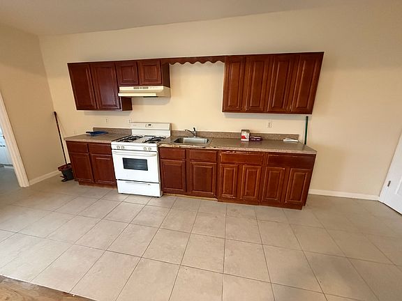 5th image of 156 Morningstar Rd Floor 1