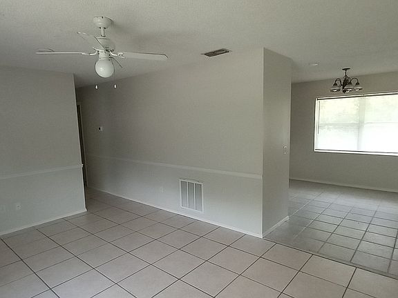 4th image of 541 W Fern Dr