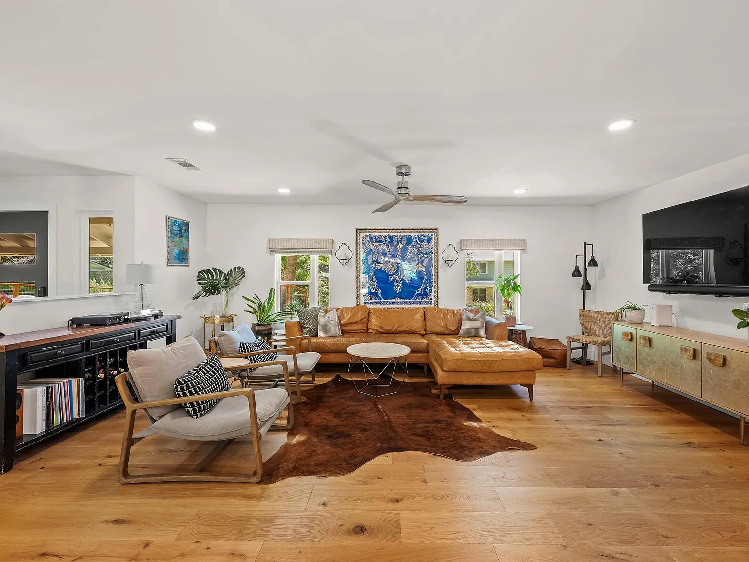 4 bed, 2.0 bath, 2050 sqft, $6,250 — Photo 3