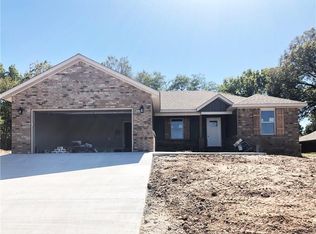 701 Crawford Ln, Prairie Grove, AR 72753