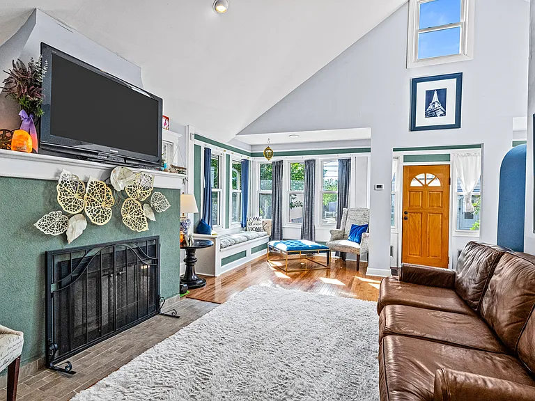 282 Lake St — Photo 31