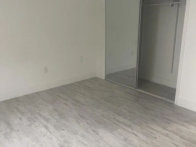 2008 SW 3rd St #4 — Photo 6