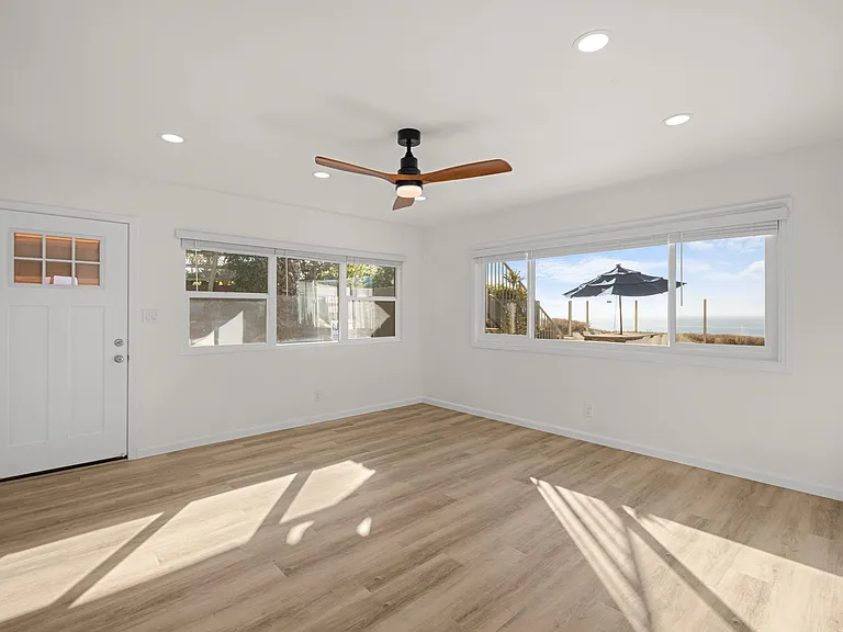 330 W I St — Photo 118