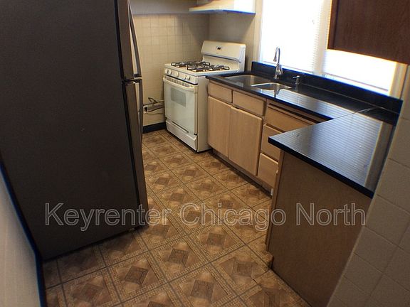 3rd image of 6343 N Oakley Ave APT 3W