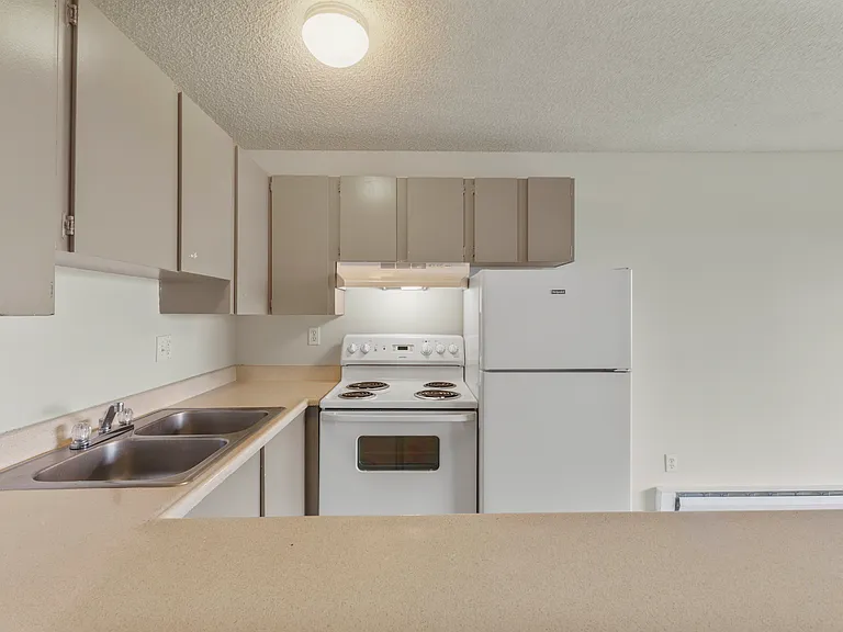 Baycrest Apartments — Photo 20