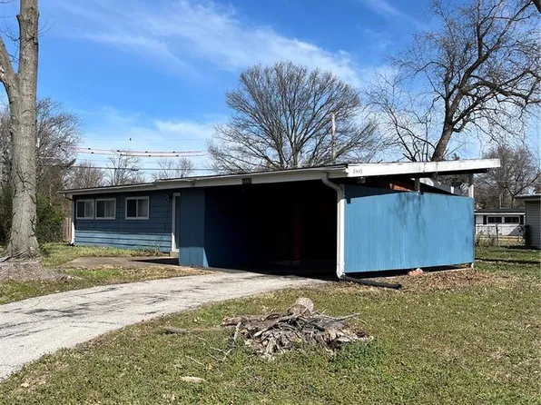 8443 Red Fir Dr, Saint Louis, MO 63134