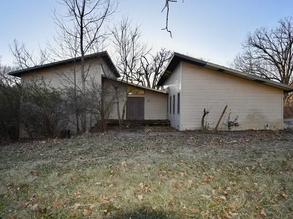 8751 Camp Rd, Bloomington, IL 61705