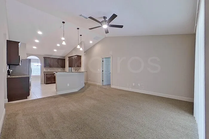 3 bed, 2.0 bath, 1936 sqft, $1,945 — Photo 4