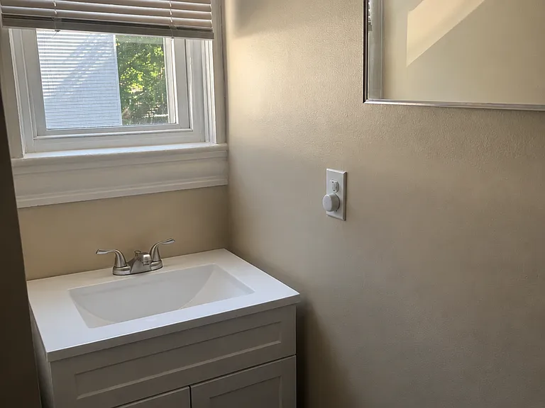 53 Burnside Ave #2R — Photo 11