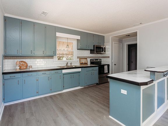 2nd image of 605 W Lenoir Ave #605