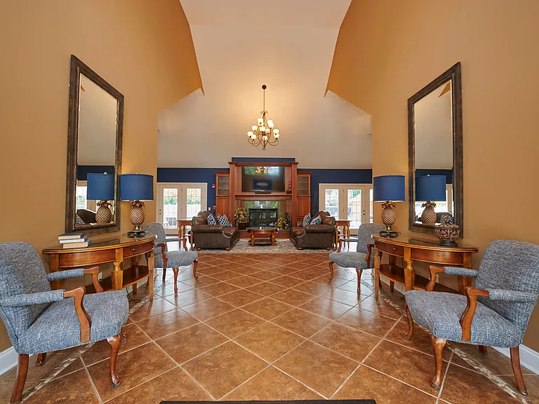 Waterford Village Apartments — Photo 7