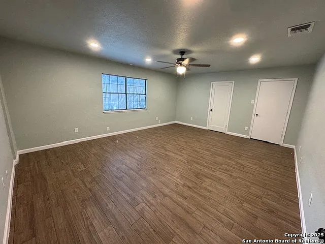 1067 Rayburn Dr — Photo 20