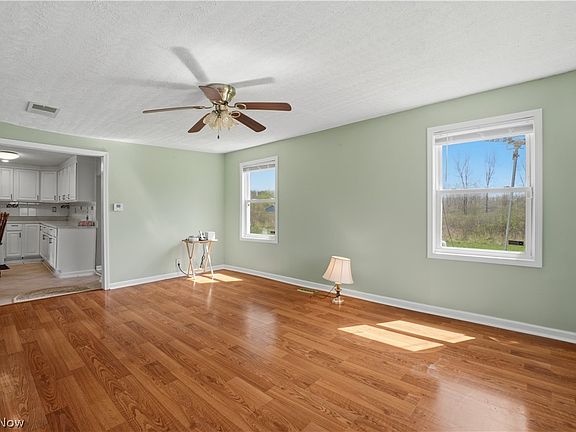 2nd image of 850 Clay Rd