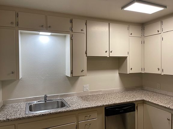 5th image of 3061 E Hammond Ave #5