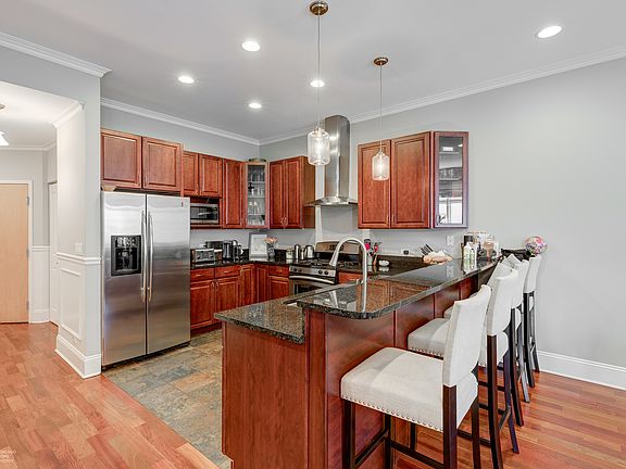 3rd image of 1154 W Diversey Pkwy APT 2W
