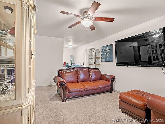 3rd image of 206 W Orleans Ave
