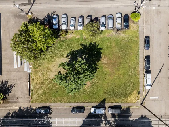 Holly St, Junction City, OR 97448