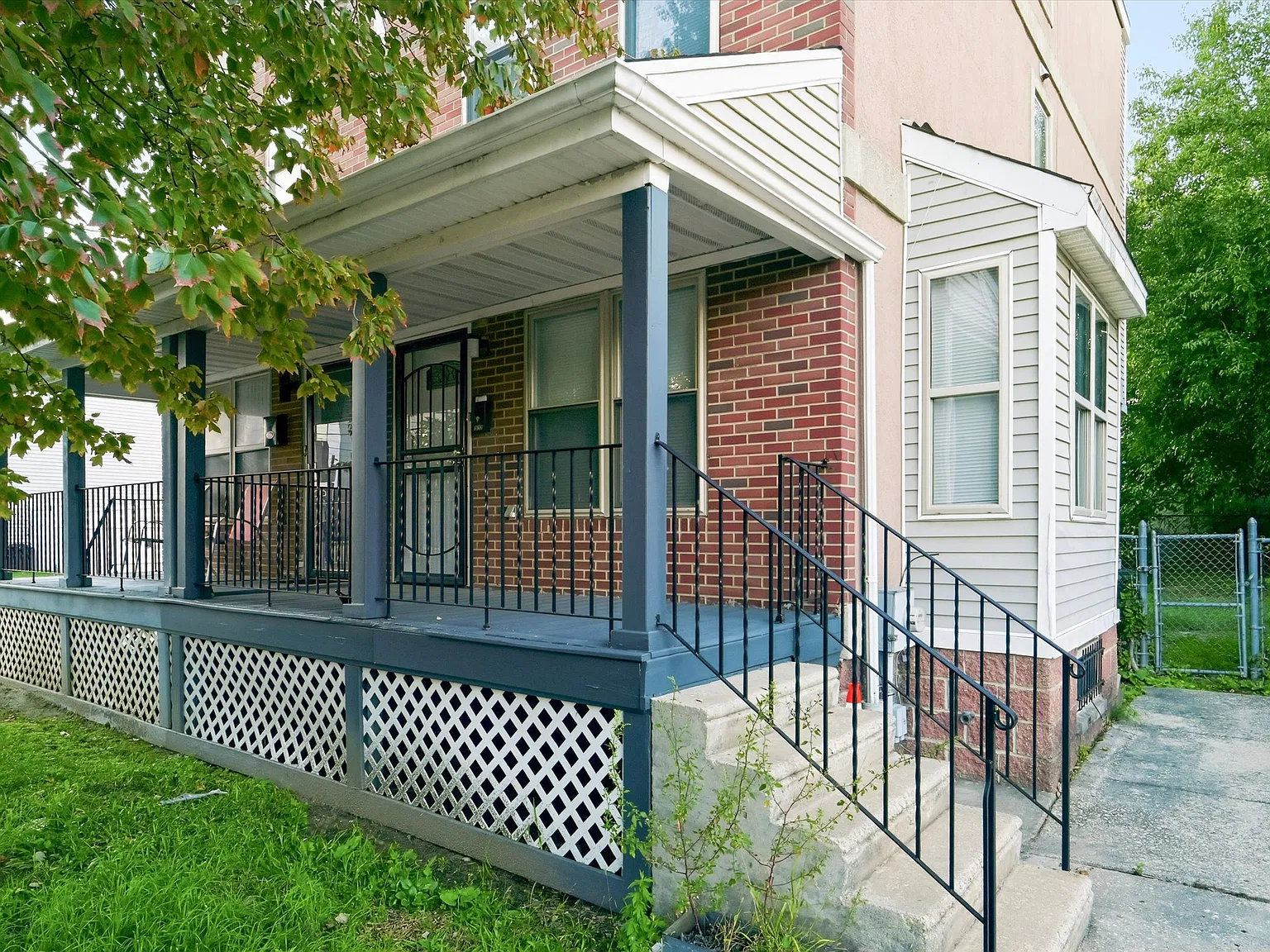 4 bed, $2,500 — Photo 2