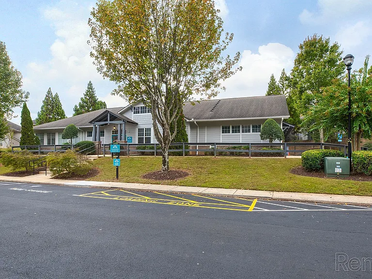 Towne at Lakewood Heights — Photo 15