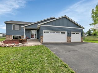 604 Twin Ct, Sauk Rapids, MN 56379