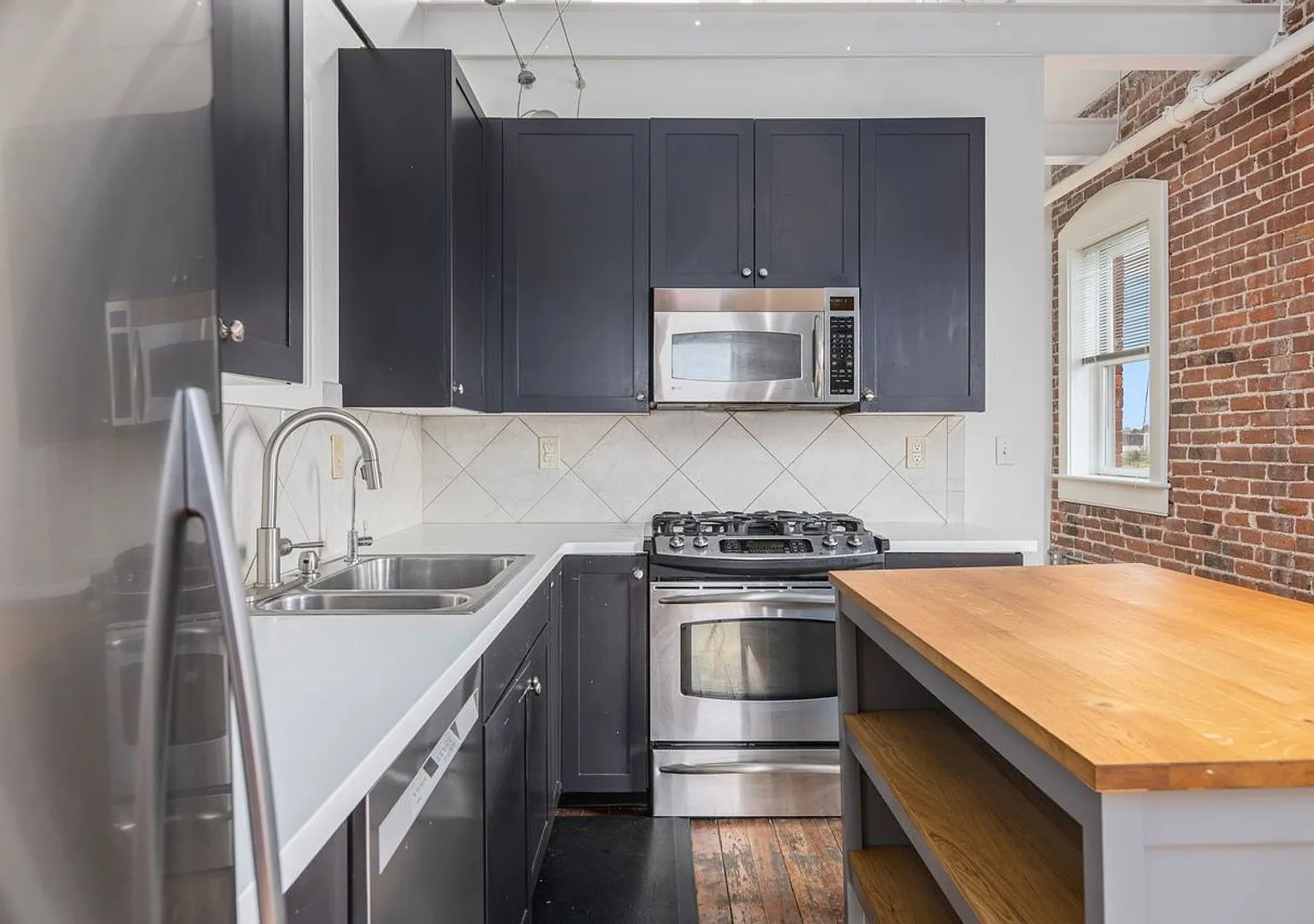 755 Lofts — Photo 3