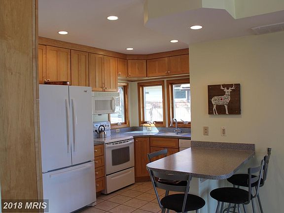 3rd image of 1568 Annapolis Dr