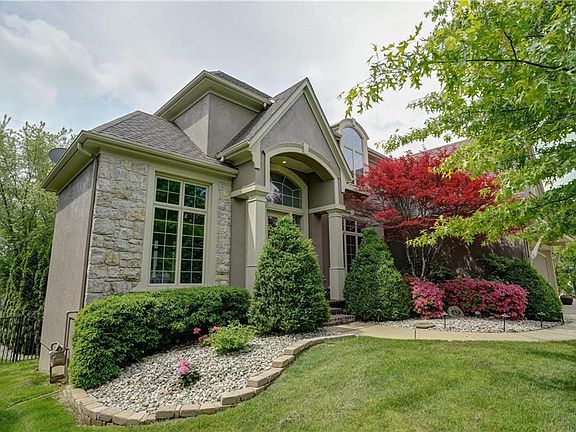 3rd image of 2503 Lake Breeze Dr