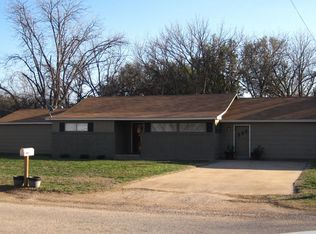 709 W Custer St, Seymour, TX 76380