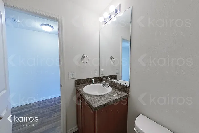 305 NE 23rd Terrace Cpe — Photo 8
