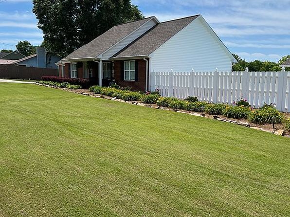 757 Johnson Lake Rd SE