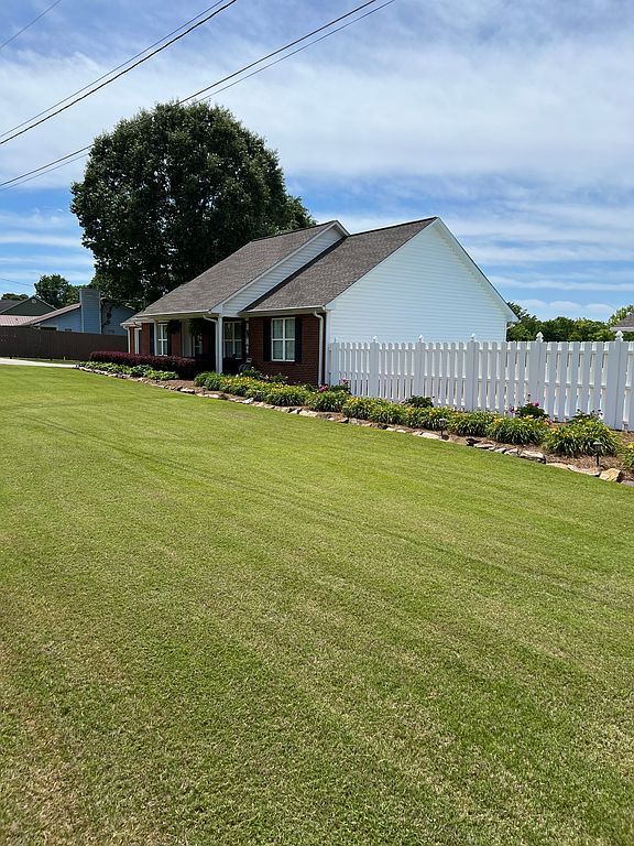 757 Johnson Lake Rd SE - Property Image