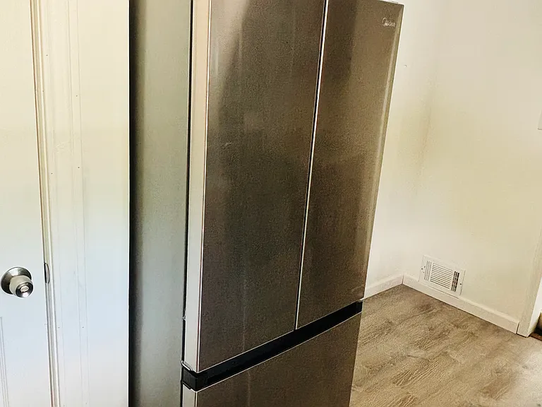 1410 E Madge Ave — Photo 3