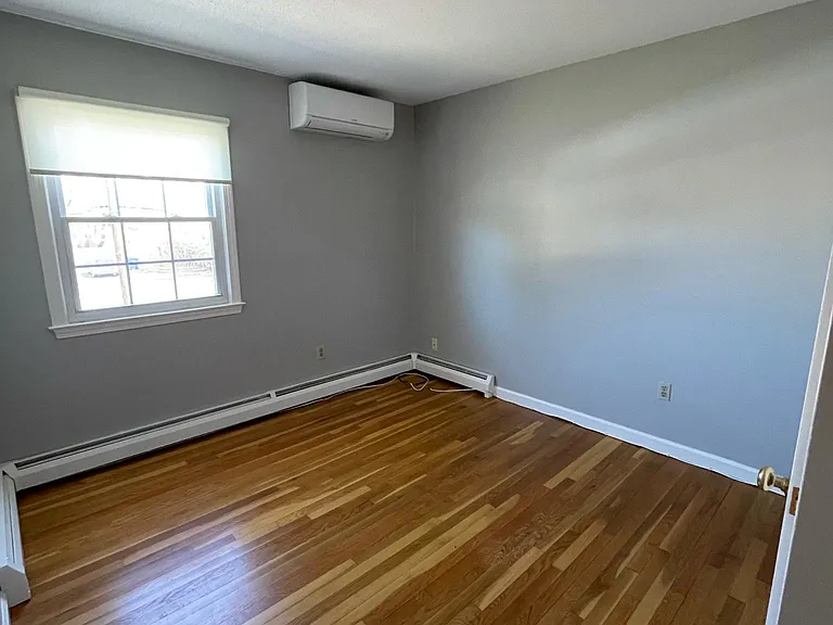 245 Naubuc Ave — Photo 6