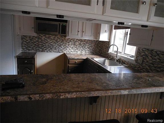 5th image of 3371 River St
