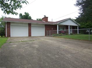 76 Spruce St, Elizabeth, WV 26143