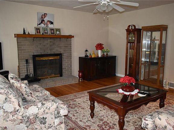 3rd image of 89 McLaughlin Dr