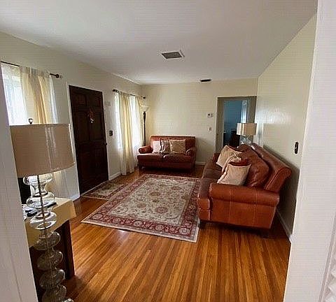 3rd image of 1160 Wren Ave