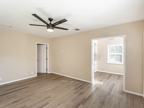 4th image of 807 E Chevy Chase Dr #1