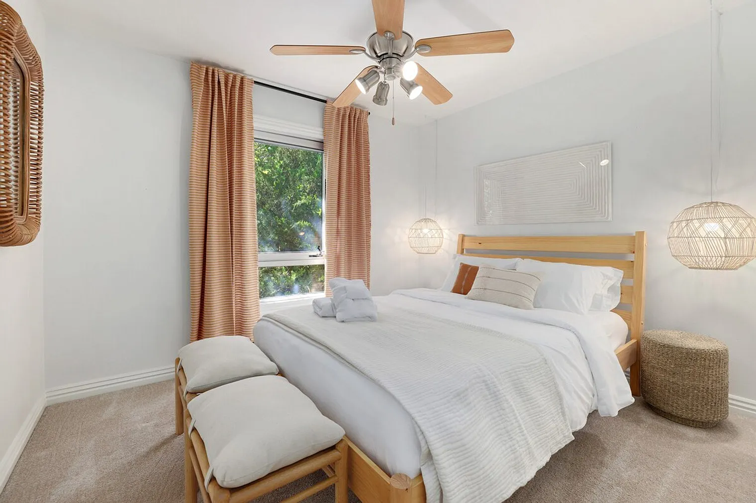 3 bed, 2.0 bath, 1829 sqft, $4,103 — Photo 4