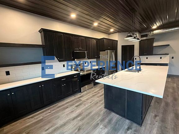 3rd image of 624 Broadway St