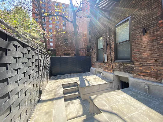 Rented by Besen Partners, LLC | media 18