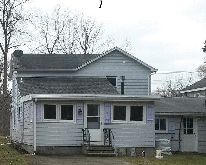 2nd image of 473 E Front St