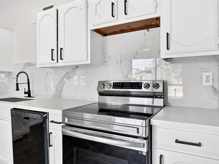 24114 Four Sixes Ln — Photo 16