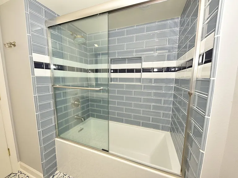 12475 Elmhurst Pkwy — Photo 16