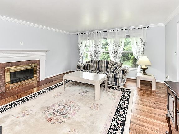 2nd image of 6158 Loch Raven Dr
