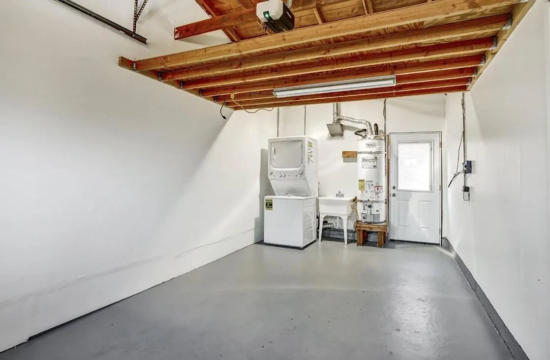 124 Oakwood Dr — Photo 3