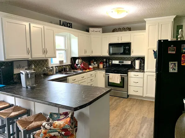 847 Cambridge Dr, Sikeston, MO 63801