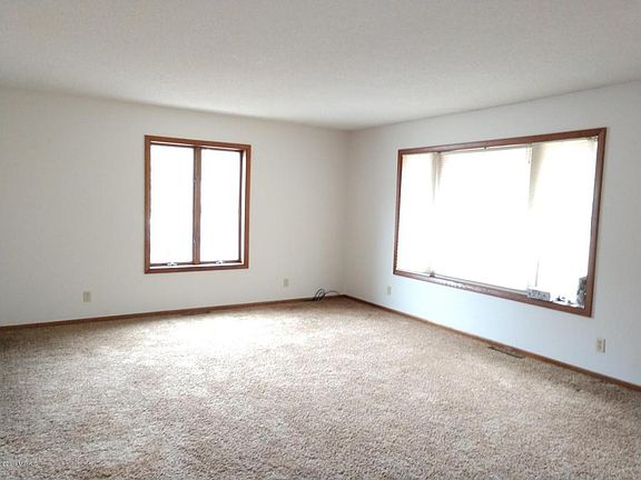 4th image of 12235 183rd Ave