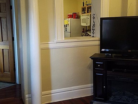 2nd image of 1560 Vine St Floor 4-2