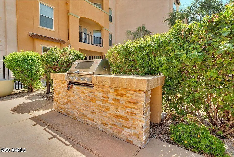 3 bed, 2.0 bath, 1651 sqft, $2,000 — Photo 3